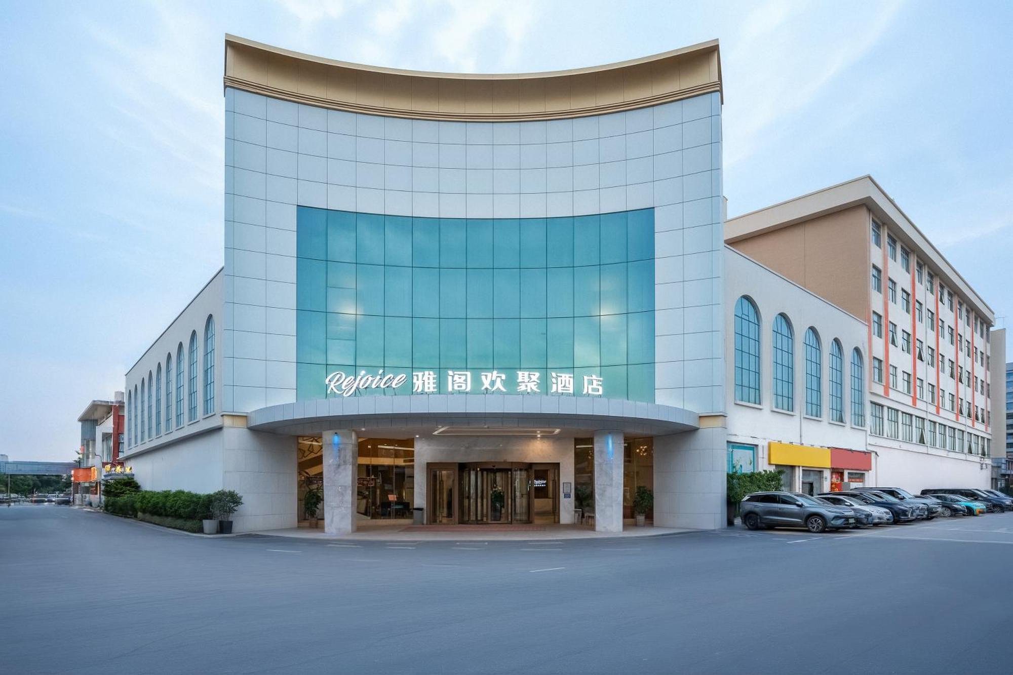 Baiyun Airport Rejoice By Argyle Rehe Metro Exit B --free Shuttle Bus Is Provided During The 137th Fair Hotel