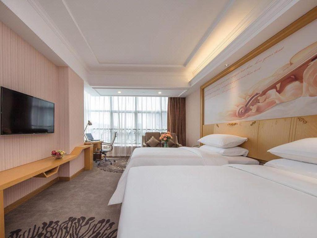 Hotel Vienna North Station Huaguoshan Metro Station 3*