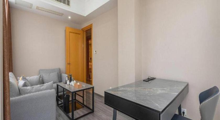 Hotel Vienna North Station Huaguoshan Metro Station 3*
