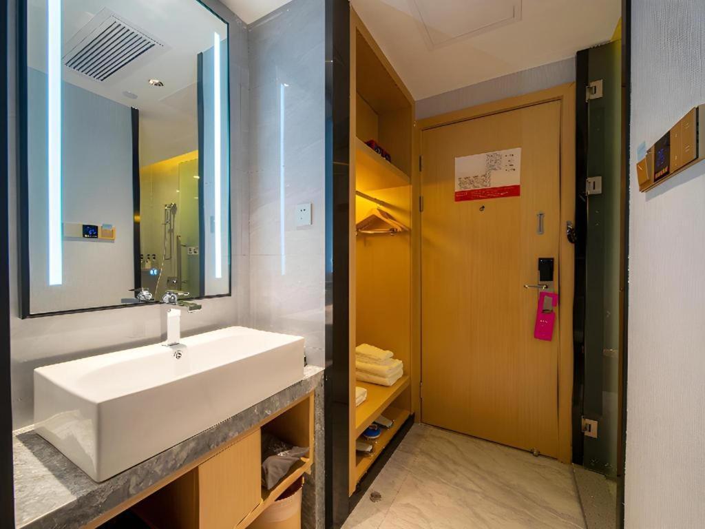 Echarm Guanzhou Tianhe Grandview Mall Hotel 3*
