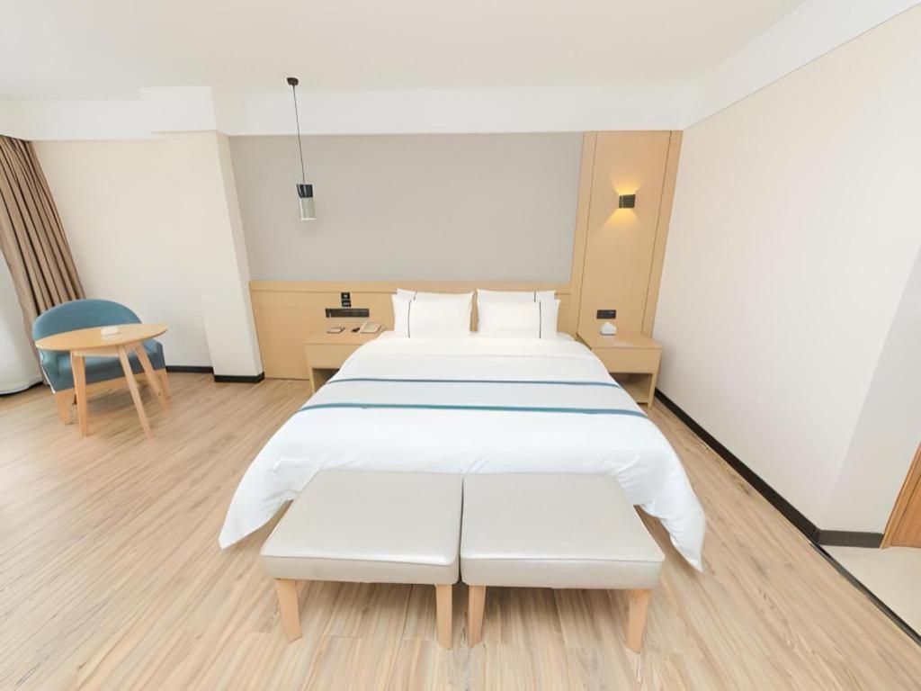 Comfort Panyu Qiaonan Aoyuan Plaza Hotel 2*