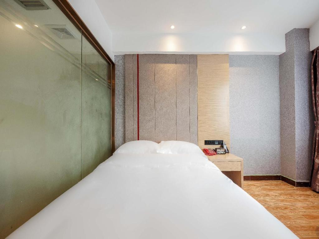 Yimi Yuexiu Park North Branch Hotel 2*