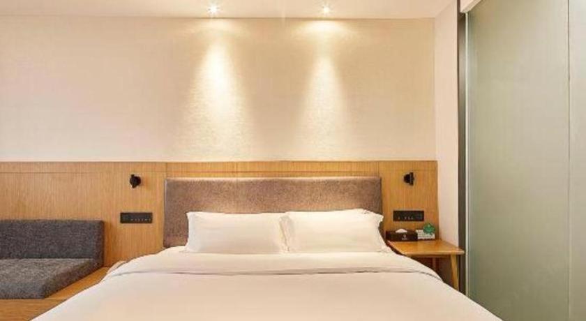 Hotel Insail Huangpu Dashadi Metro Station 3*