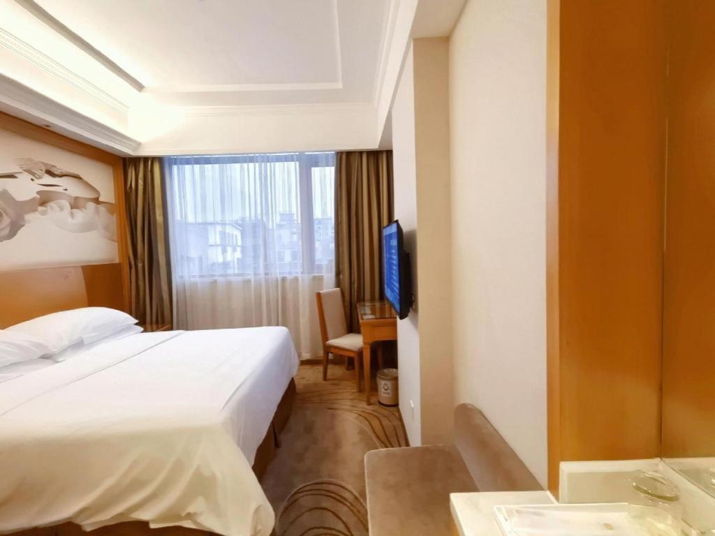 Hotel Vienna 3 Chebei Station 3*