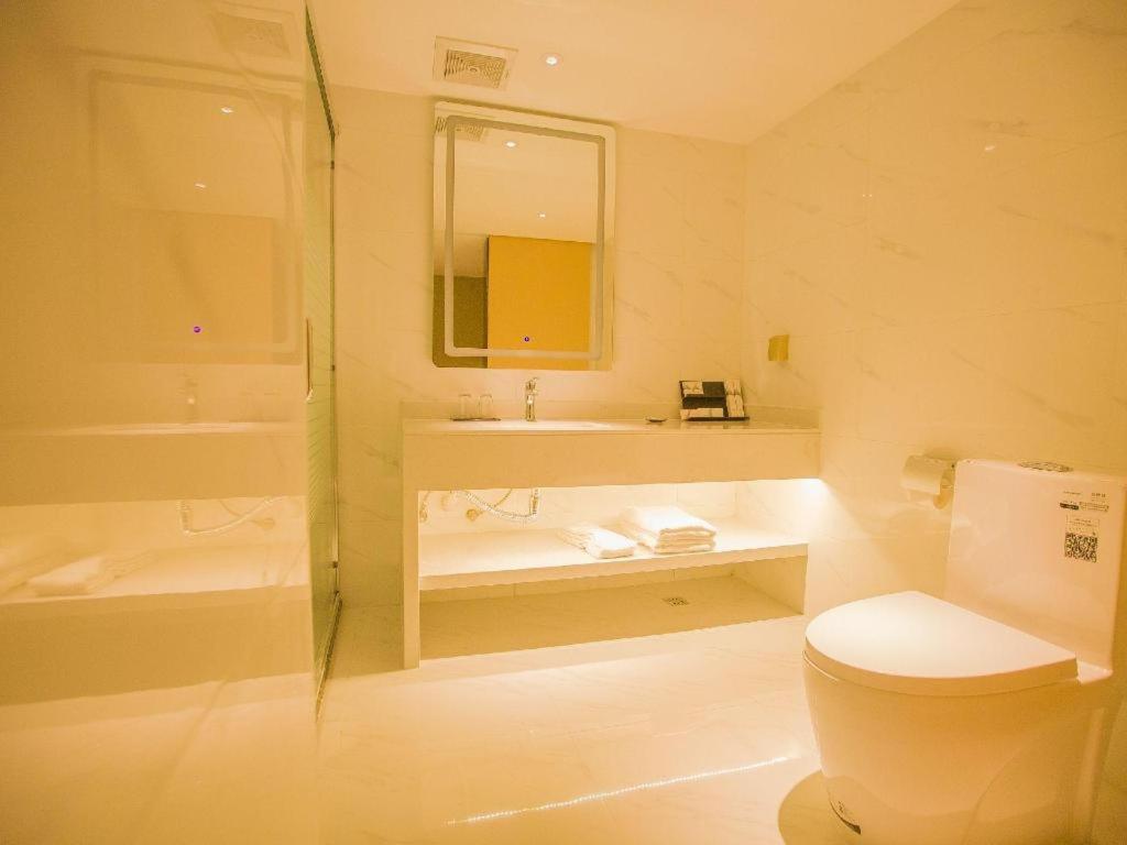 Hotel Borrman Southern Hospital Meihuayuan Metro Station 3*