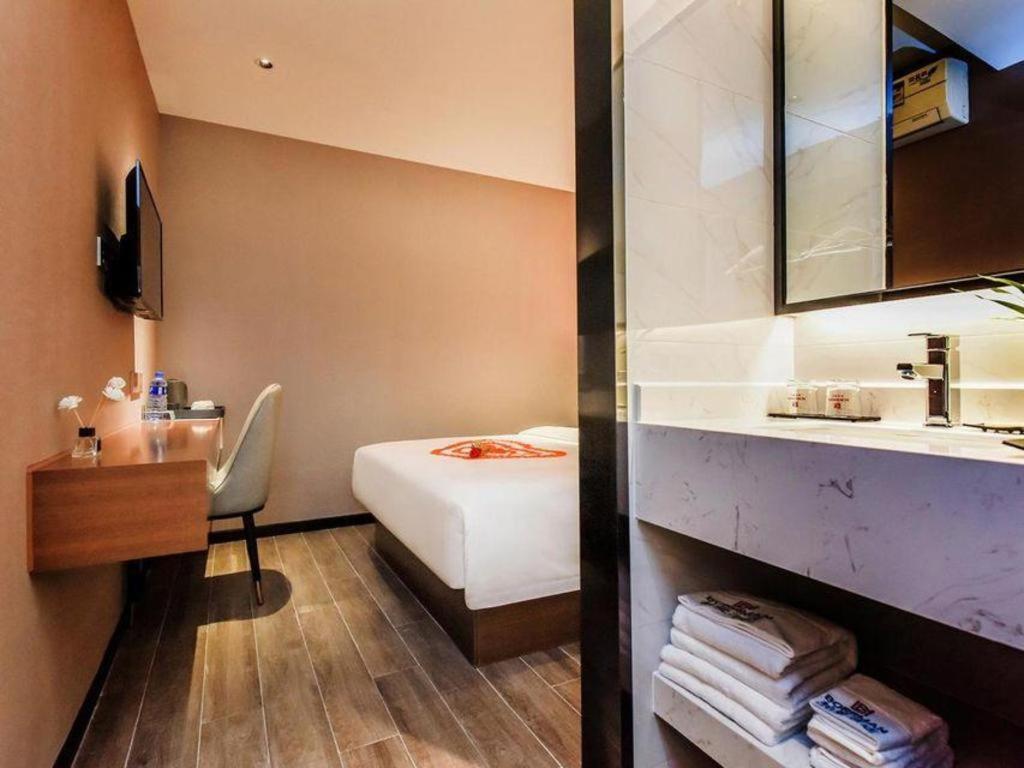 Borrman Railway Station Yuexiu Park Memorial Hall 3*