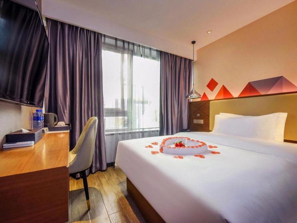 Borrman Railway Station Yuexiu Park Memorial Hall 3*