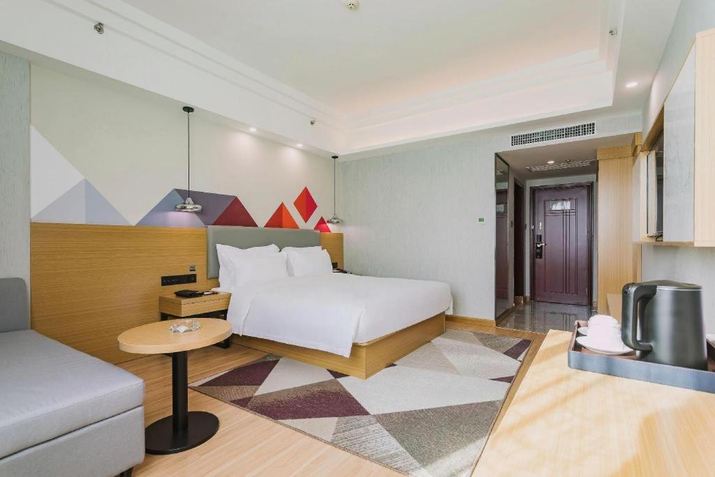 Borrman Tower Zhongda Metro Station Pazhou Exhibition Hotel Guangzhou