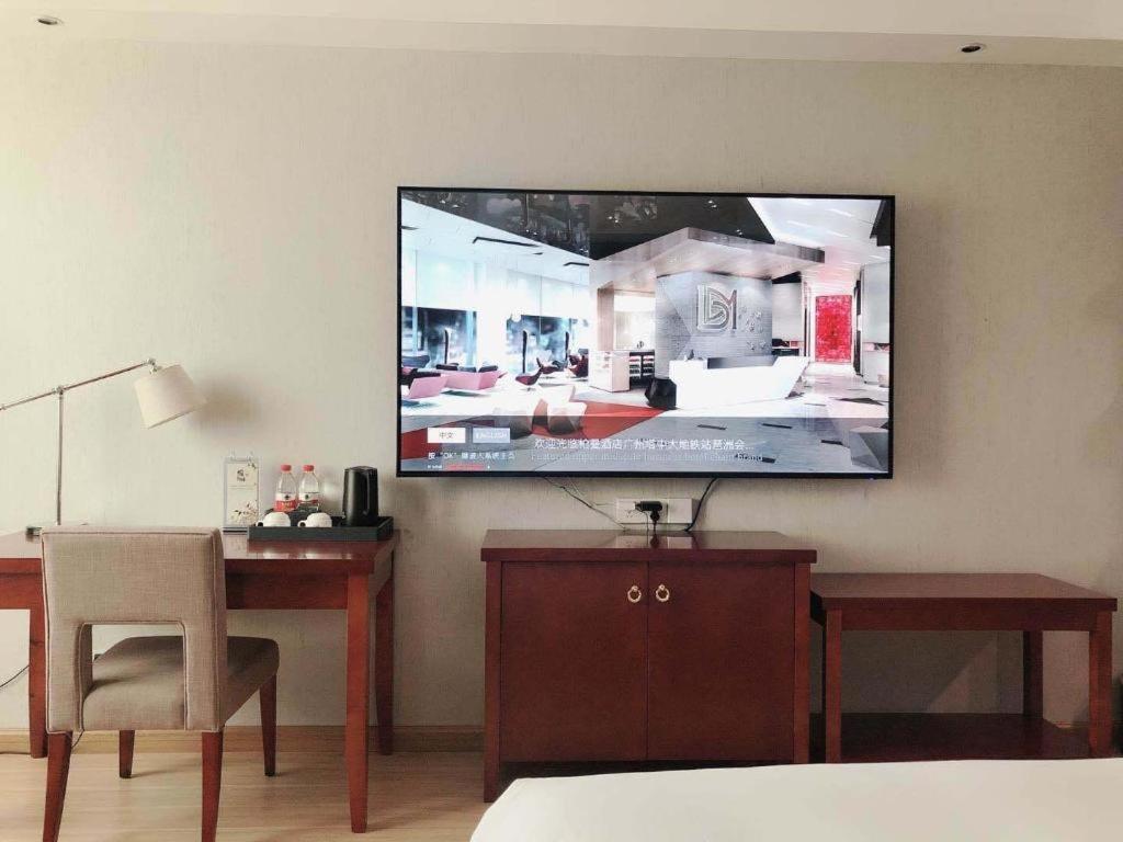 Borrman Tower Zhongda Metro Station Pazhou Exhibition Hotel 3*
