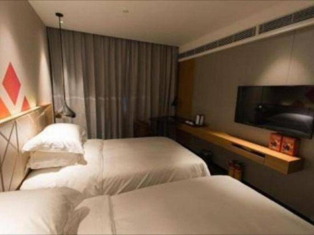 Borrman Quzhuang Metro Station Hotel 3*
