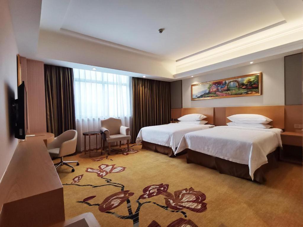 Vienna Baiyun Airport Huadu Avenue Hotel 3*