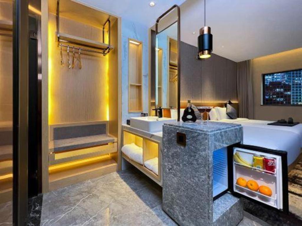 Laika Huanshi East Road 3*