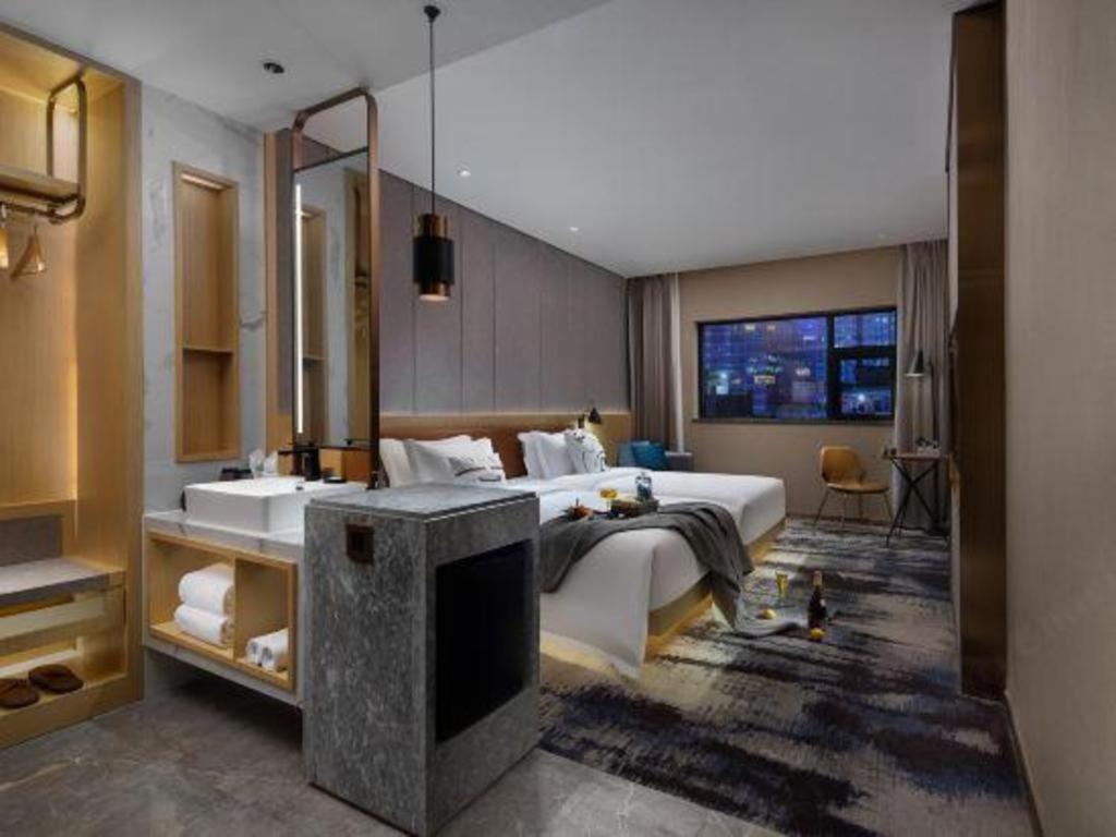 Laika Huanshi East Road Hotel 3*