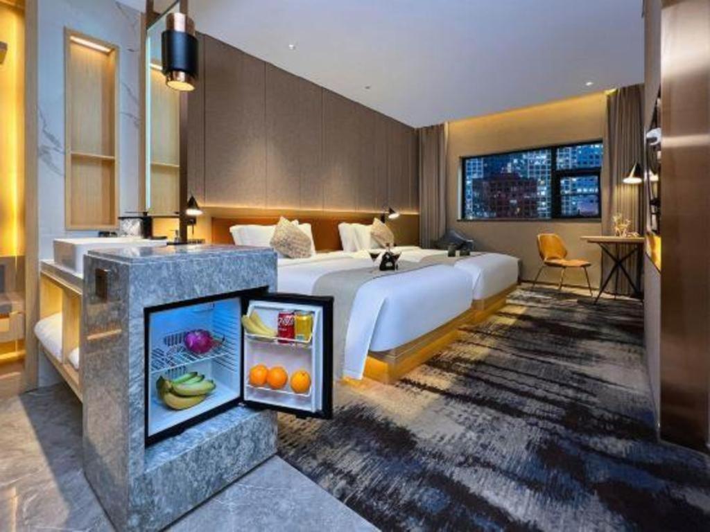 Laika Huanshi East Road 3*