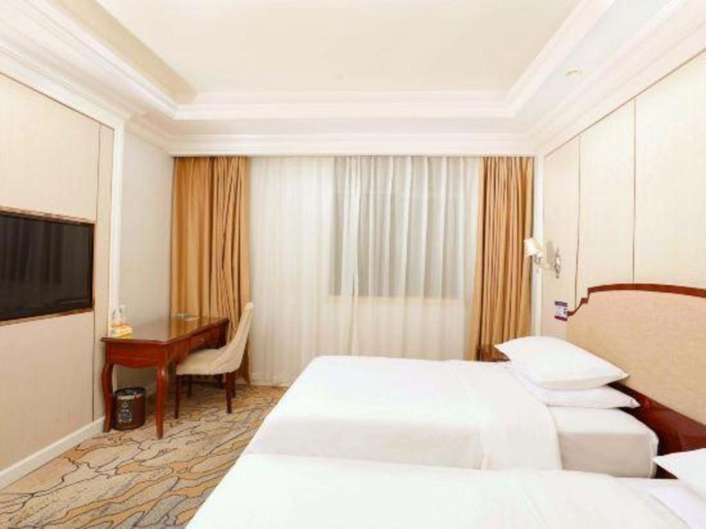 Vienna Baiyun College Jinyuan Plaza Hotel