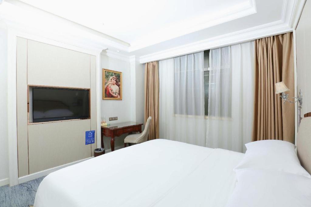 Vienna Baiyun College Jinyuan Plaza Hotel 3*