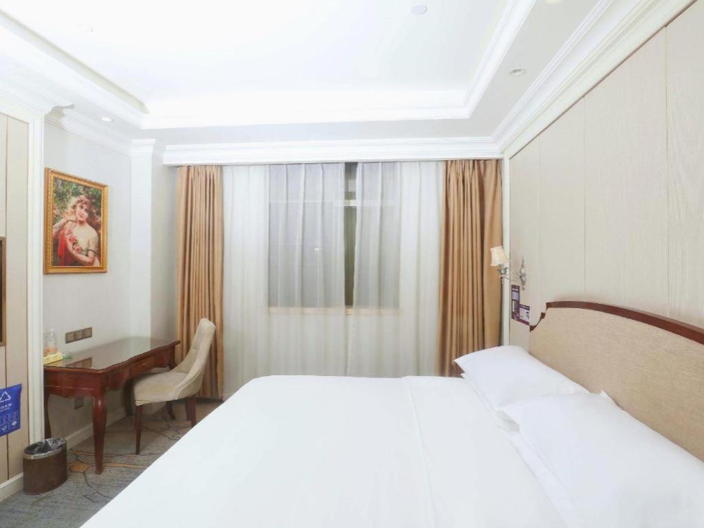 Vienna Baiyun College Jinyuan Plaza Hotel