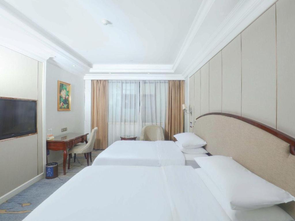 Vienna Baiyun College Jinyuan Plaza 3*