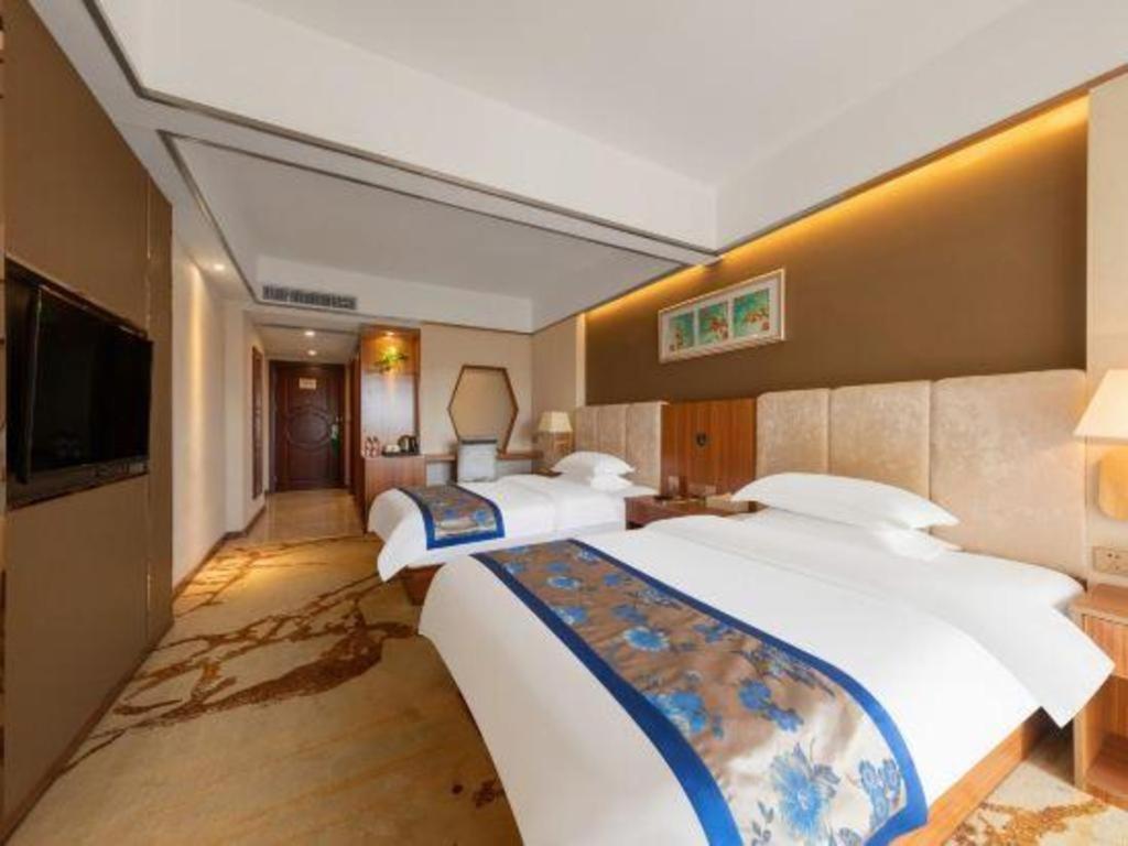 Junye International Hotel 4*