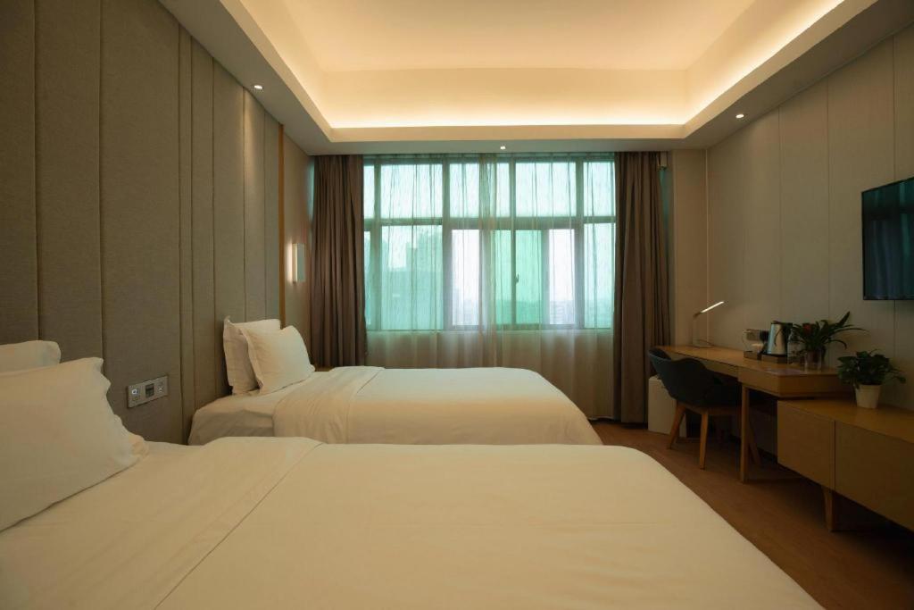 Lavande Fangcun Huadiwan Metro Station 4*