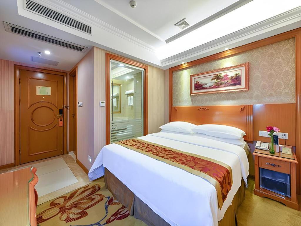 Hotel Vienna Tianhe South China Botanical Garden Metro Station 3*