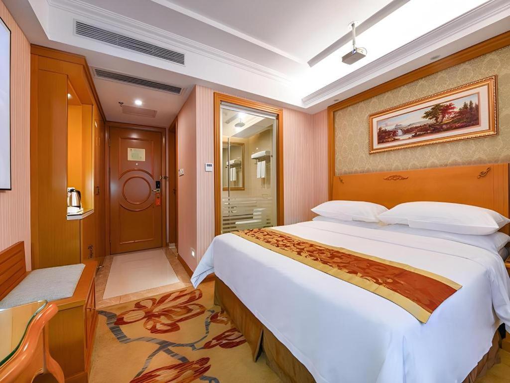 Vienna Tianhe South China Botanical Garden Metro Station Hotel