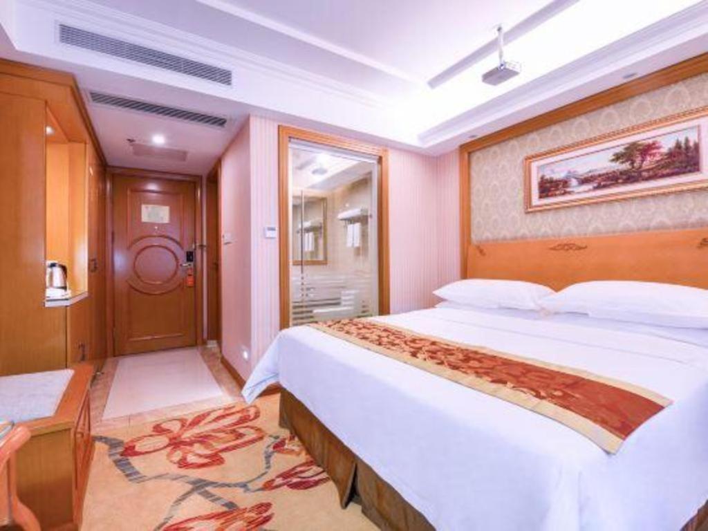 Vienna Tianhe South China Botanical Garden Metro Station Hotel 3*