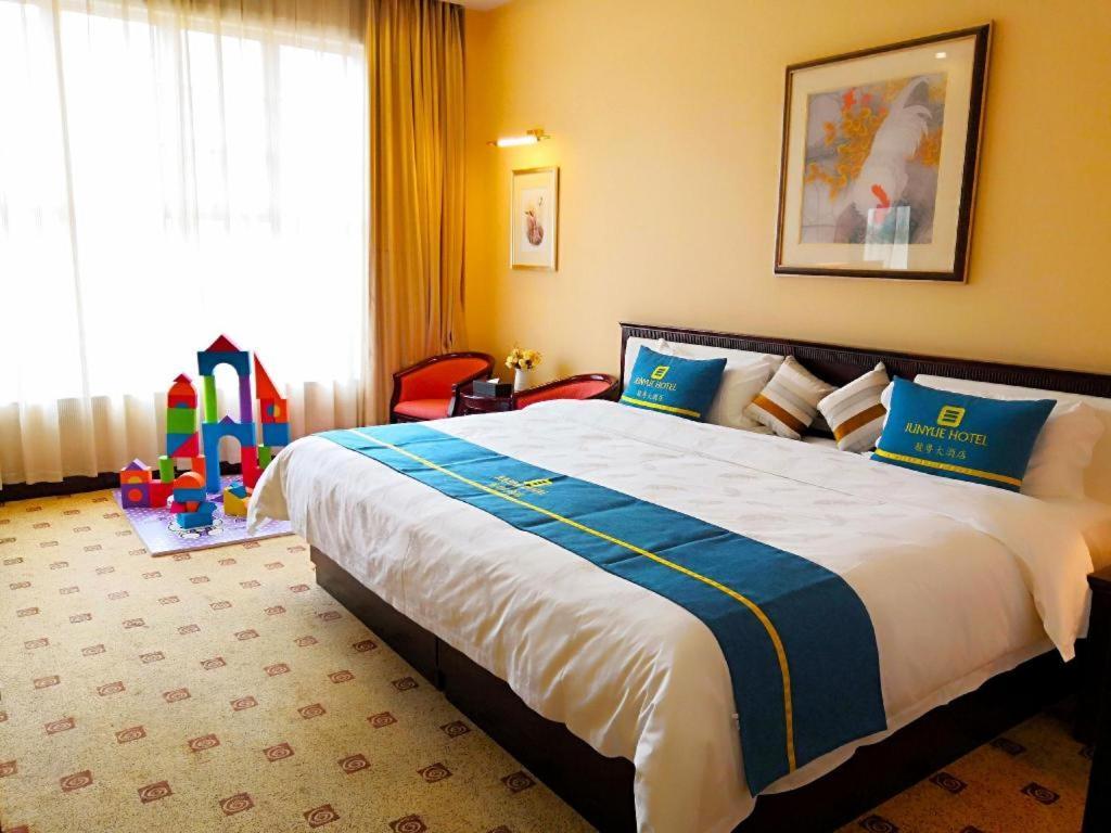Hotel Junyue 4*