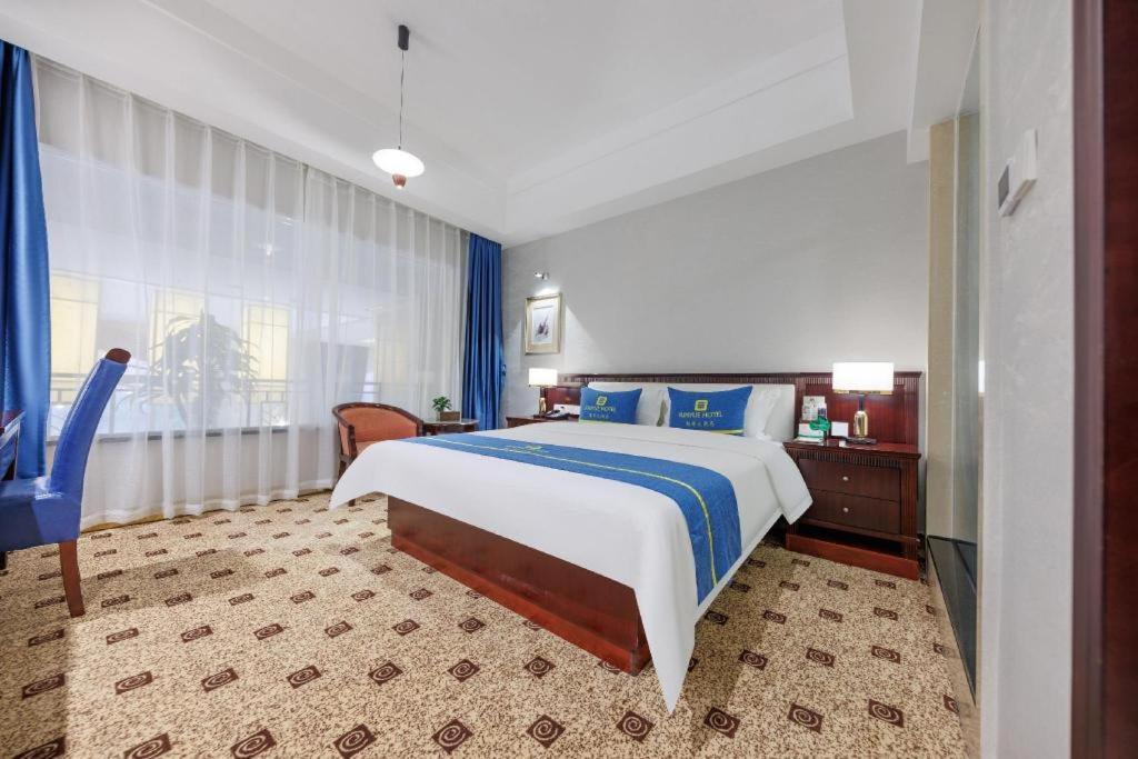 Hotel Junyue 4*