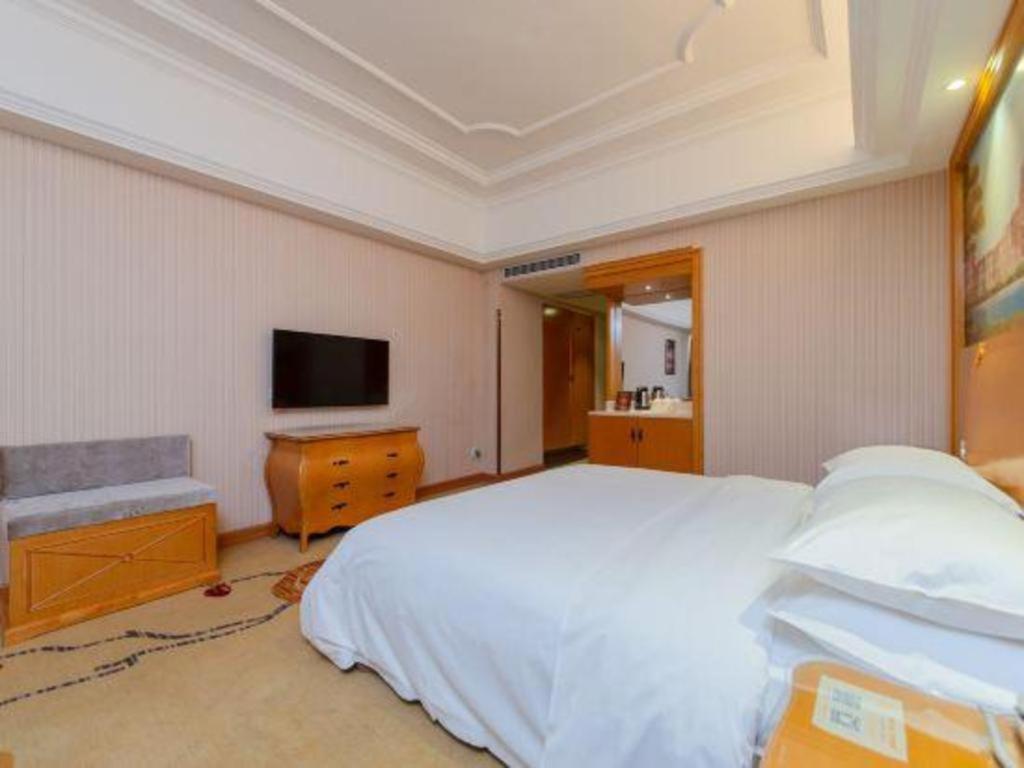 Vienna International Huangpu Hotel