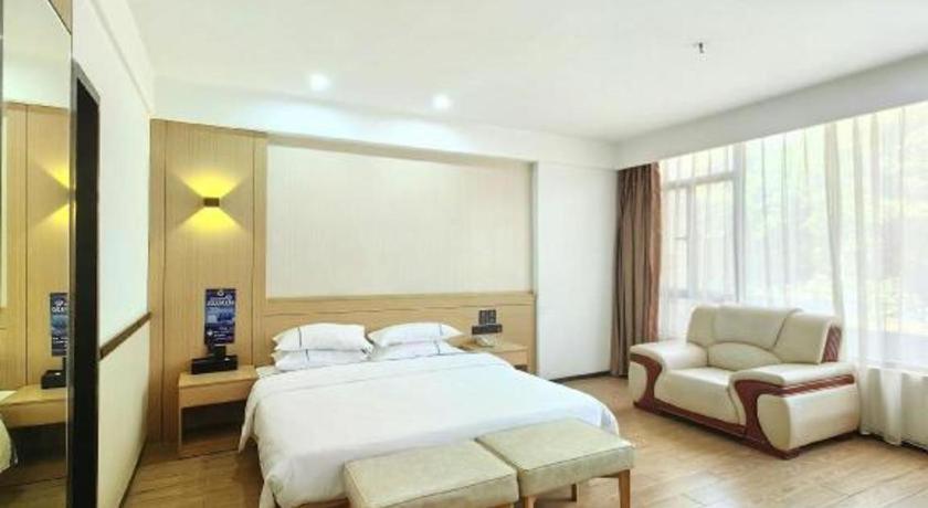 Hotel Comfort Jiahe Wanggang Metro Station Police Academy Changhong 2*