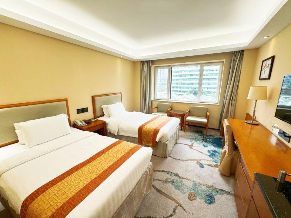 Hotel Guangdong 4*