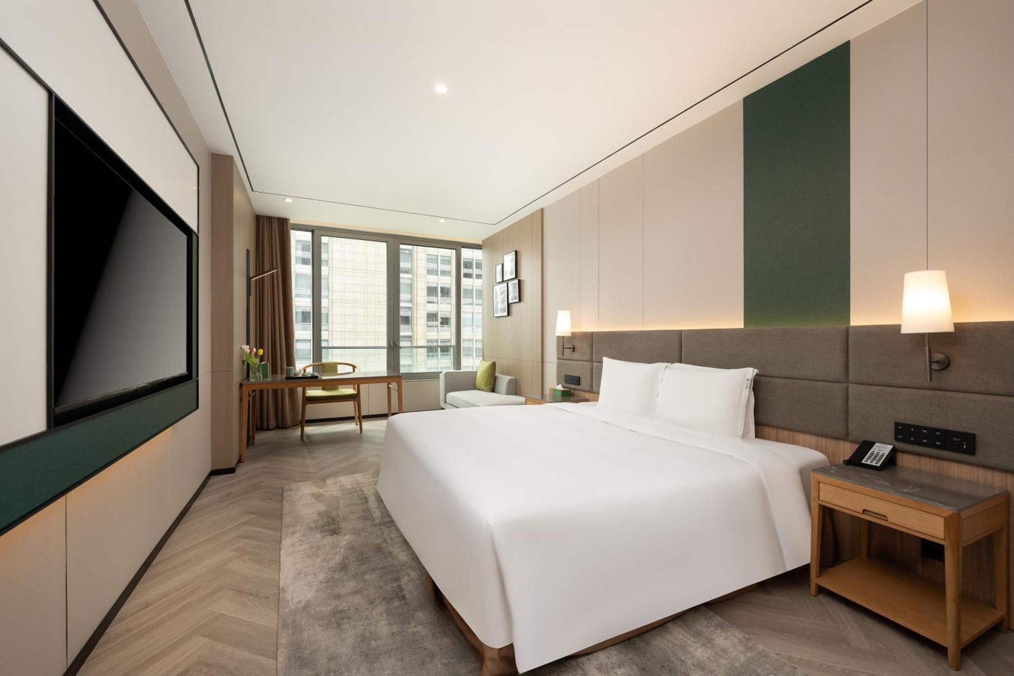 Hotel Zhujiang New Town By Ihg 4*