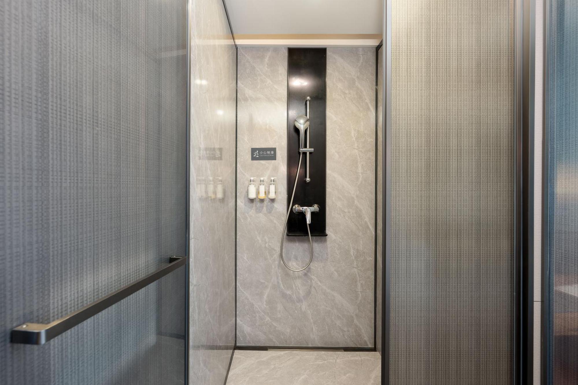 Hotel Zhujiang New Town By Ihg 4*
