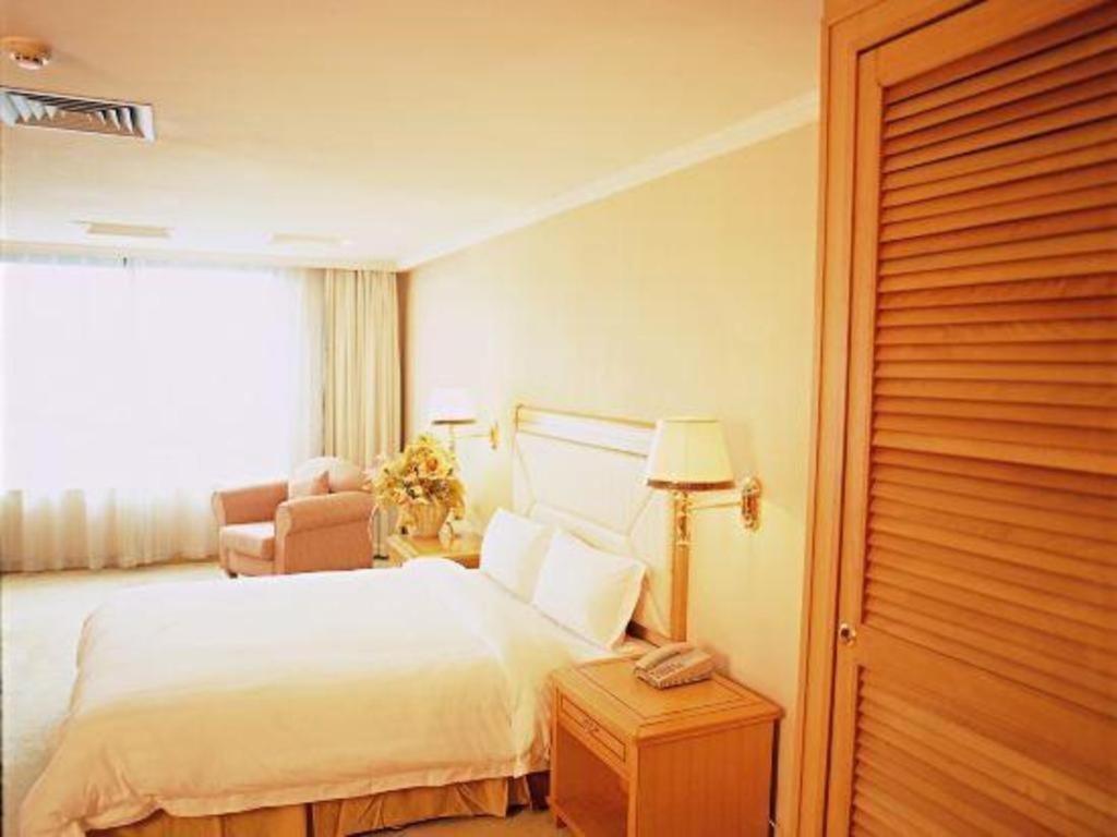 New Pearl River Hotel 4*