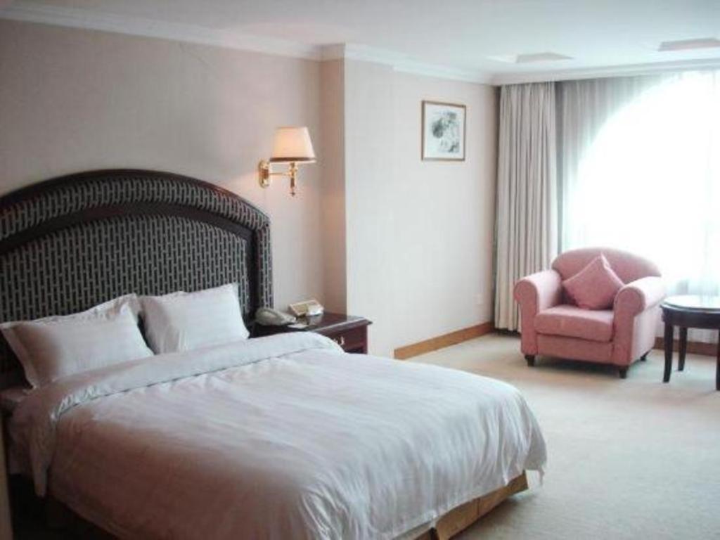 New Pearl River Hotel 4*