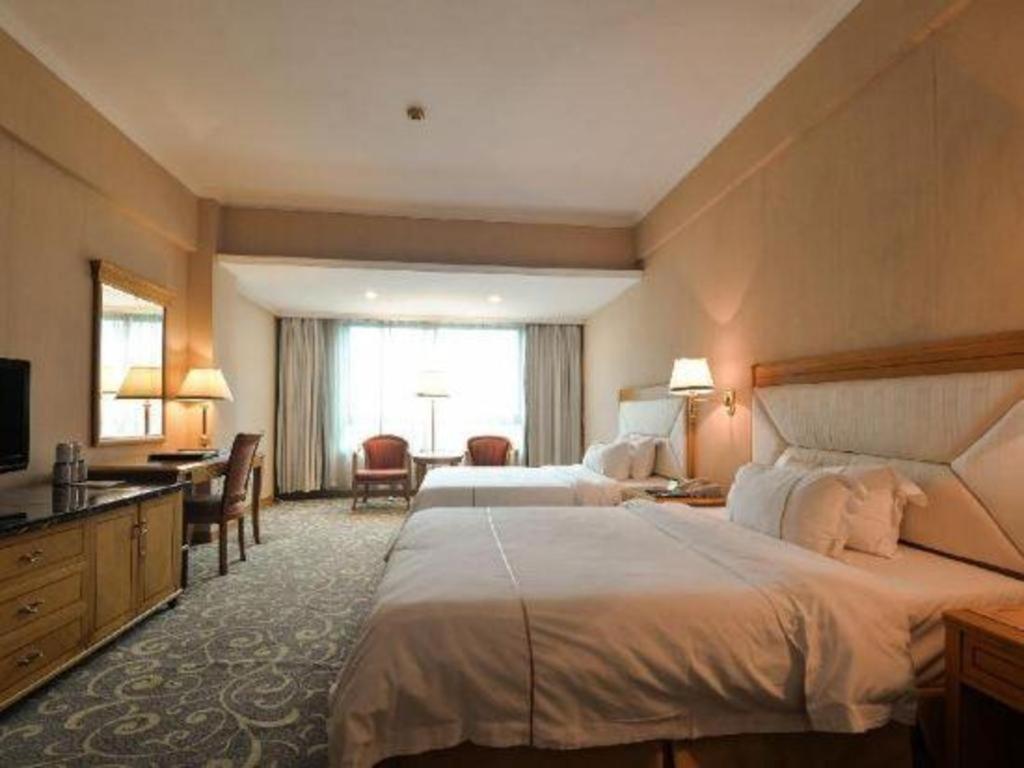 New Pearl River Hotel 4*