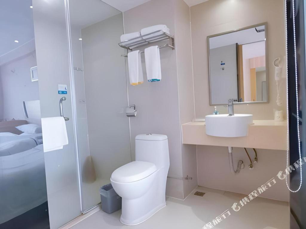 Comfort Jiaokou Metro Station Hotel 2*