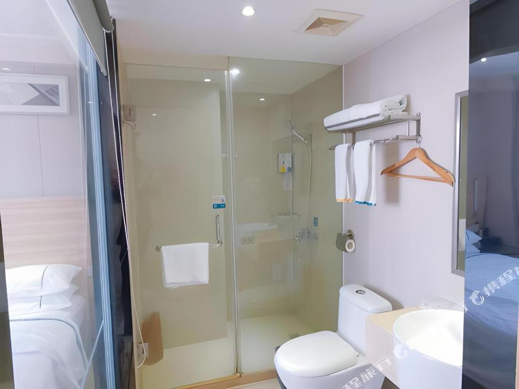 Comfort Jiaokou Metro Station Hotel 2*