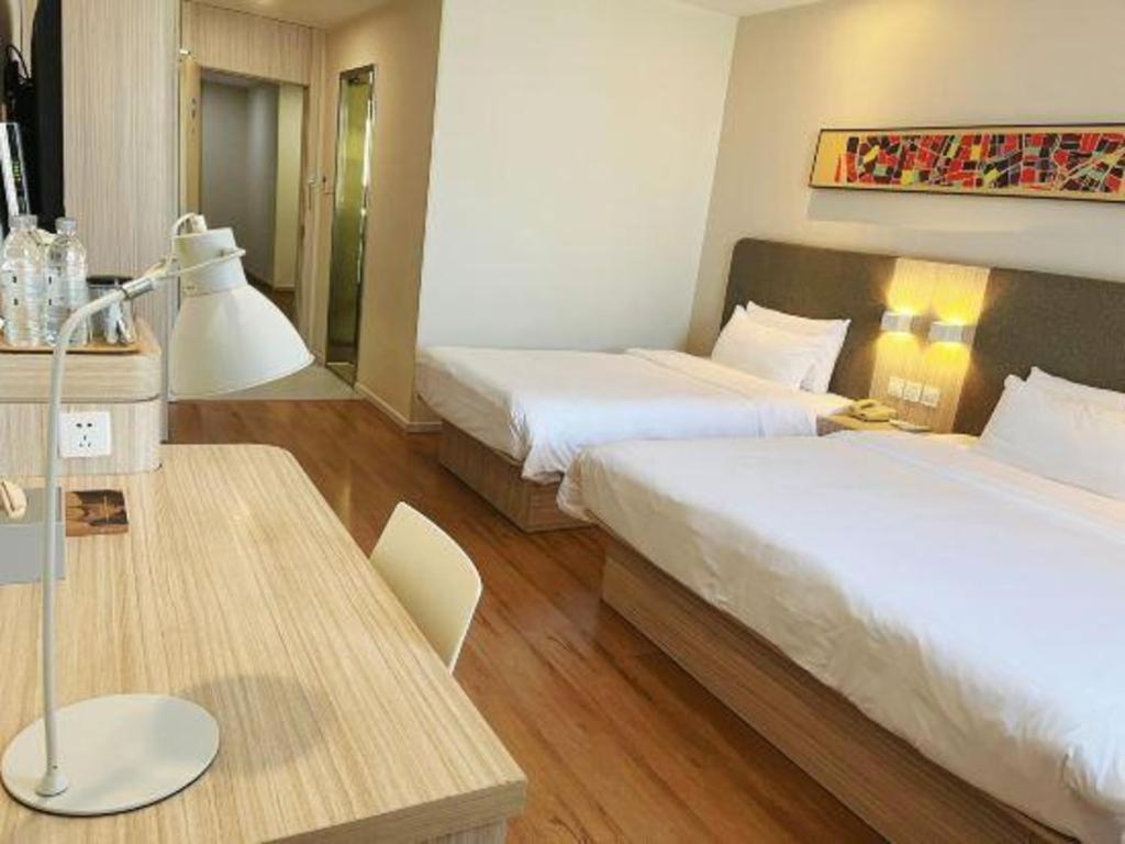 Hotel Hanting Fanyu Bridge Walking Street