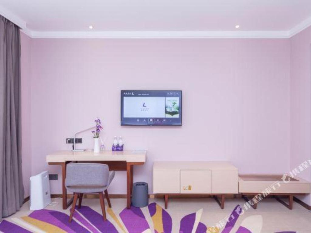 Lavande Zengchen Xintang Light Railway Station Hotel 3*