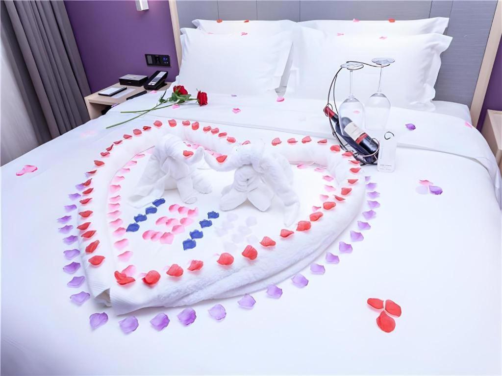 Lavande Zengchen Xintang Light Railway Station Hotel 3*