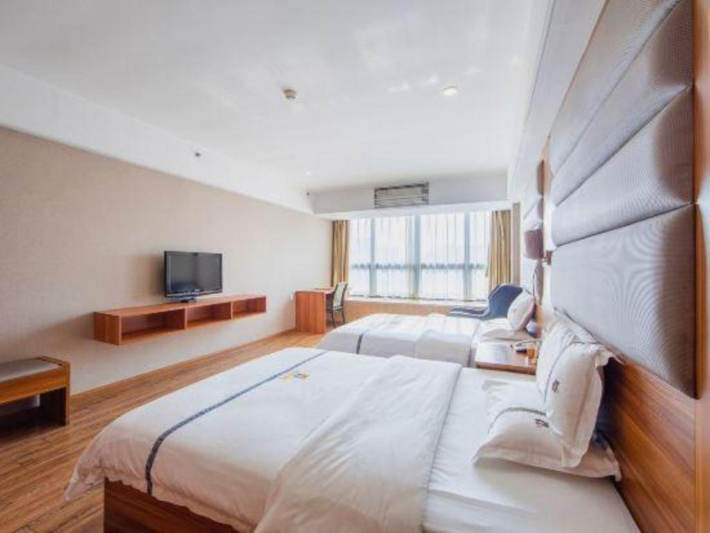 Chuanghui Business Hotel 4*