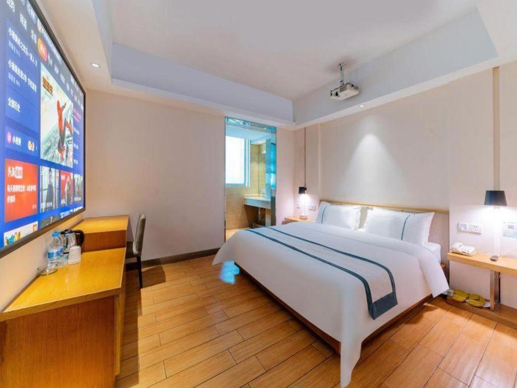 Comfort Hanxi Changlong Shiqiao Metro Station Hotel 2*