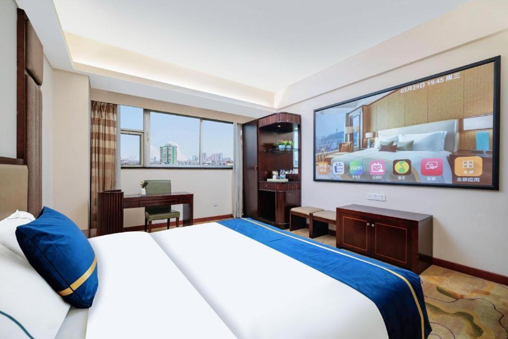 Comfort Hanxi Changlong Shiqiao Metro Station 2*