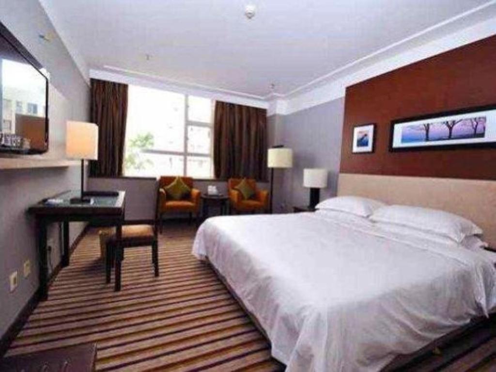 Hotel Poly 4*