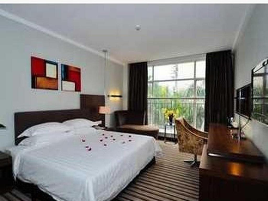 Poly Hotel