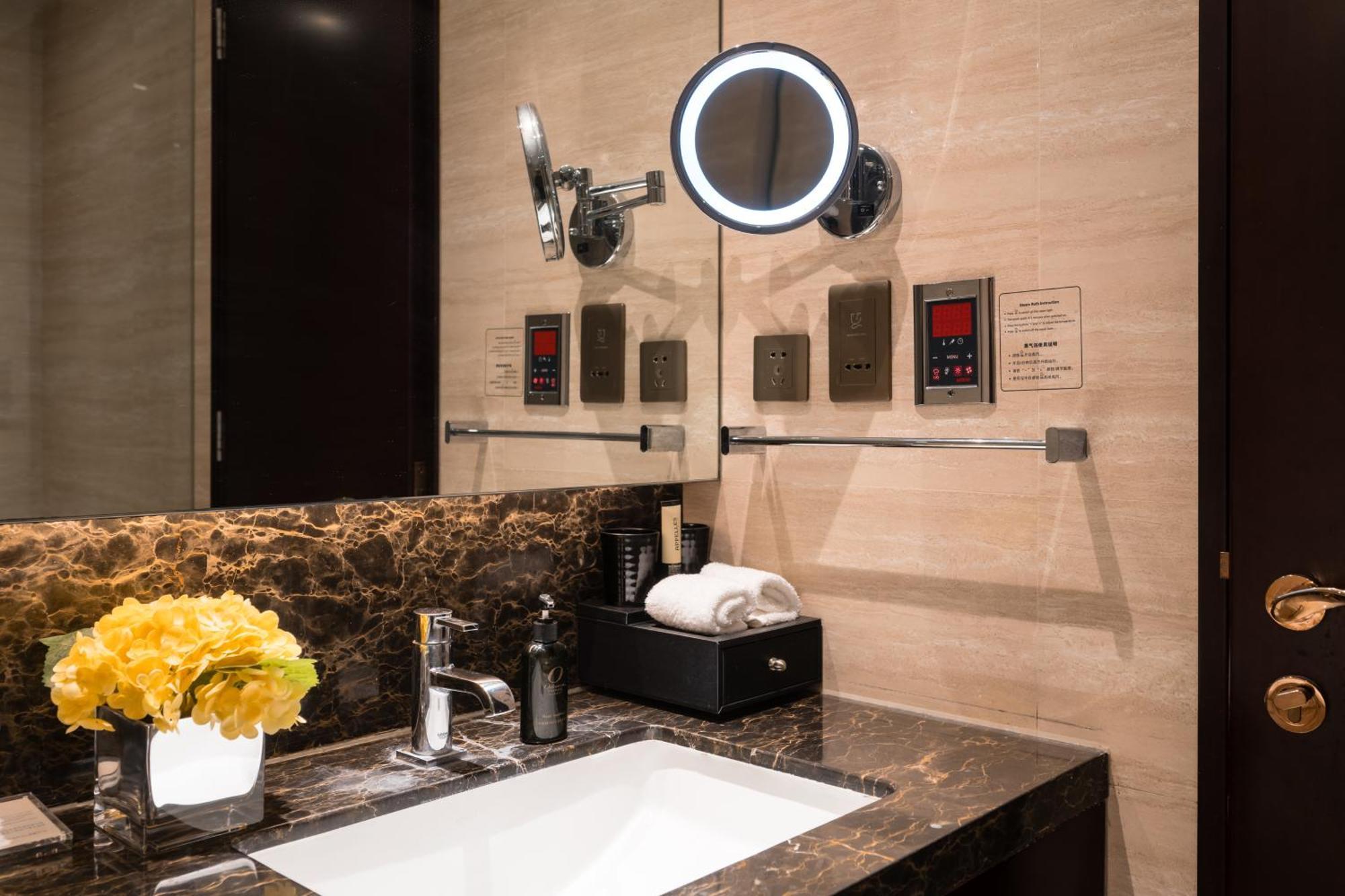 Oakwood Premier Aparthotel 5*