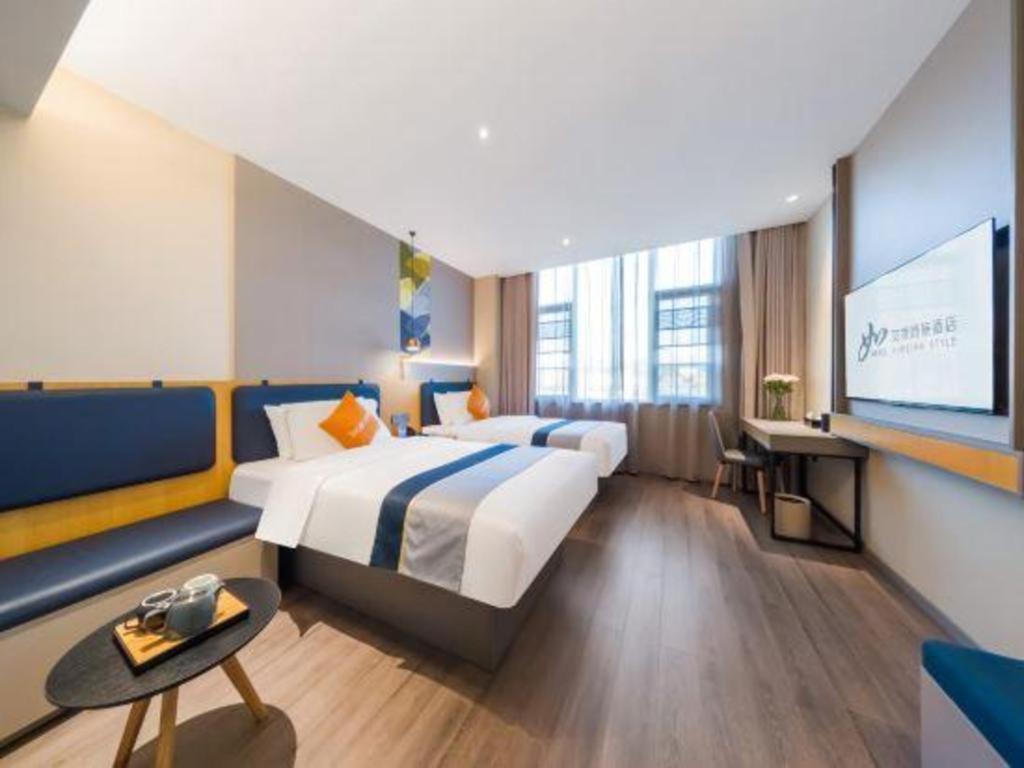 Selected Zhujiang New Town Wuyangcun Metro Station Hotel