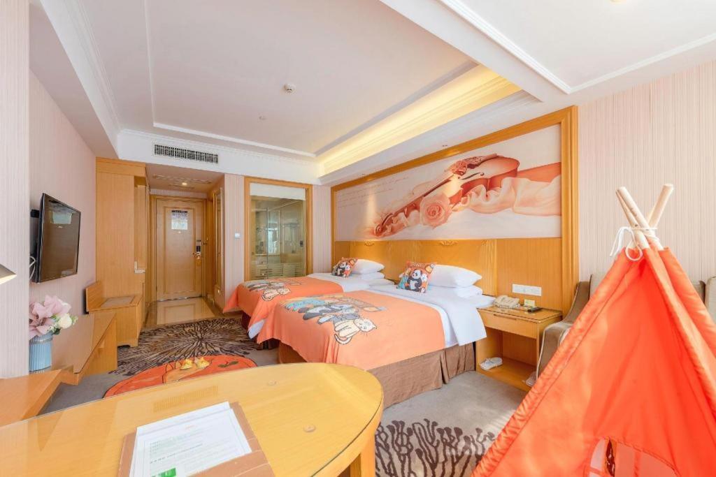 Hotel Vienna North Station Huaguoshan Metro Station 3*
